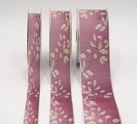 Weißes Valentinsranken Jacquardband_AI-KN